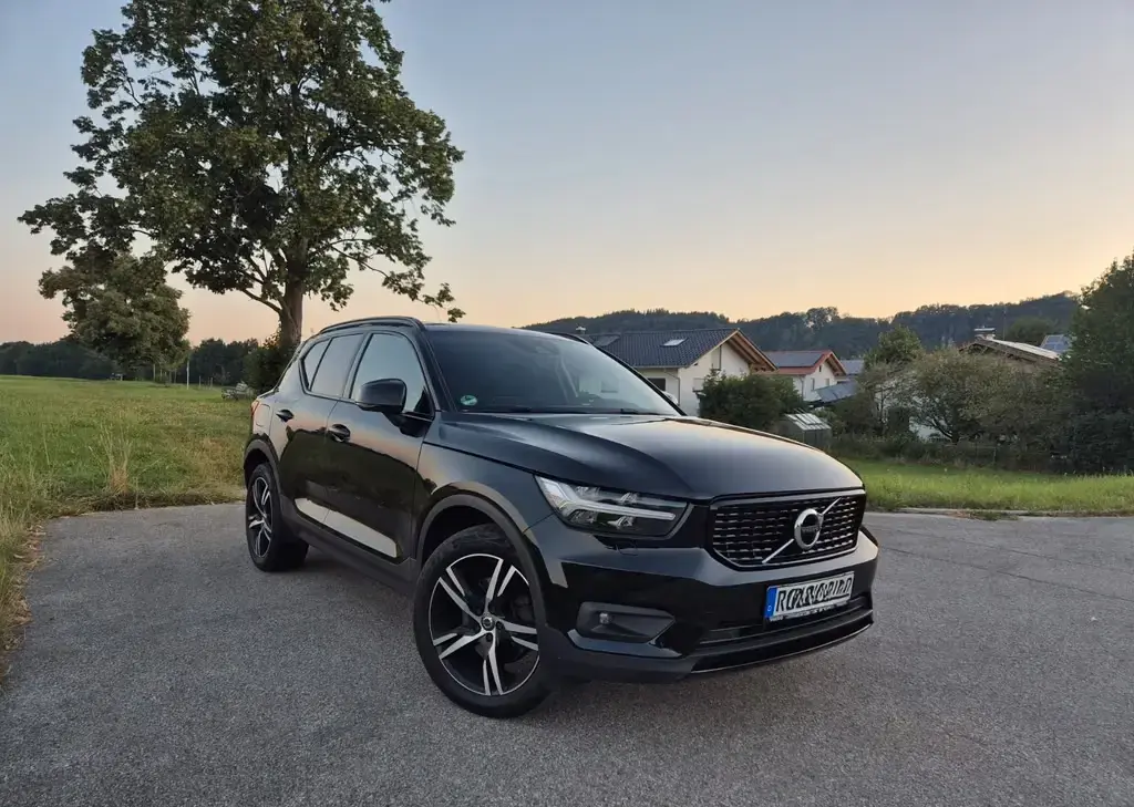 Main__Slider__Photo:Volvo XC40 D4 AWD R-Design|Pano |Standhz|ohne 180kmh 02/2020-1