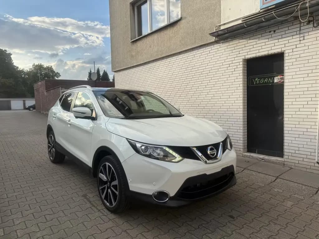 Main__Slider__Photo:Nissan Qashqai Tekna TÜV NEU*AHK*PANO*AUTOMATIK 09/2015-0