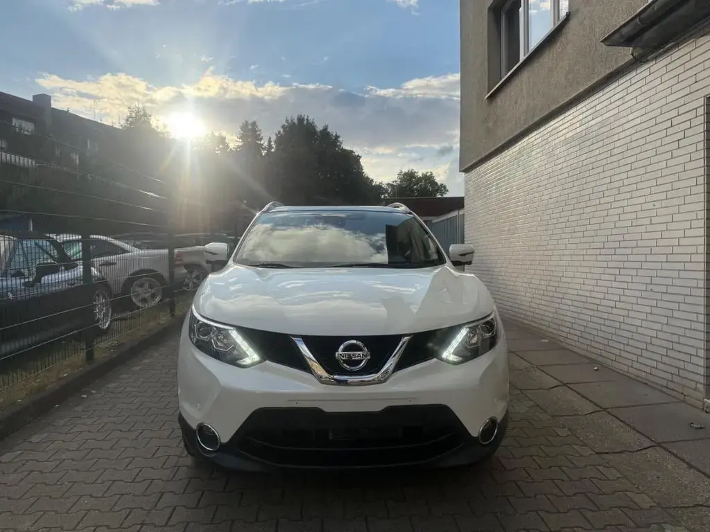 Main__Slider__Photo:Nissan Qashqai Tekna TÜV NEU*AHK*PANO*AUTOMATIK 09/2015-1