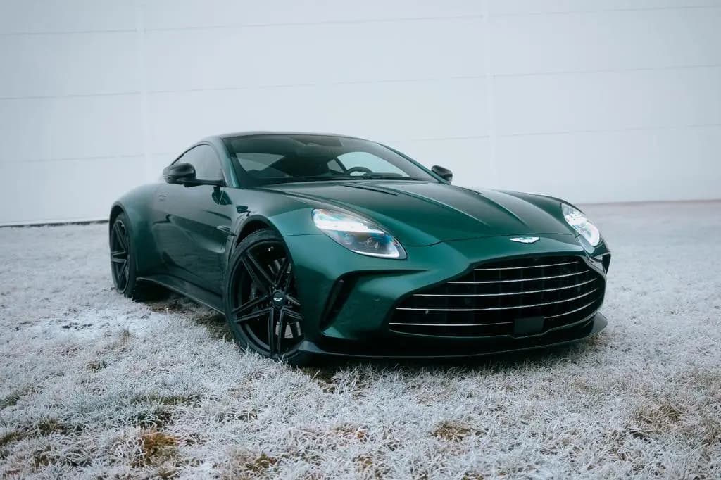 Main__Slider__Photo:Aston Martin Vantage 25MY, 490kw 01/2025-0