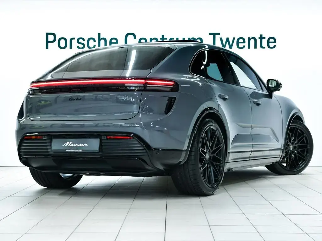 Main__Slider__Photo:Porsche Macan Turbo 12/2025-1