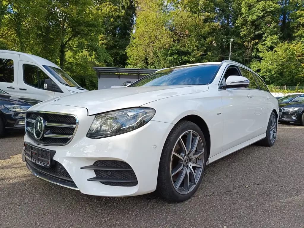 Main__Slider__Photo:Mercedes-Benz E-Class E -Klasse T-Modell E 400 d 4Matic AMG 03/2020-0