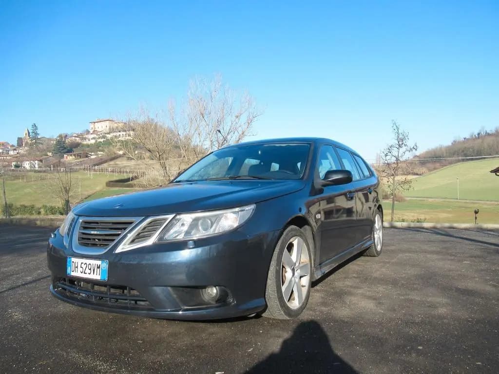 Main__Slider__Photo:Saab 9-3 SportHatch 1.9 TiD Vector S.W. € 3.000 12/2009-0