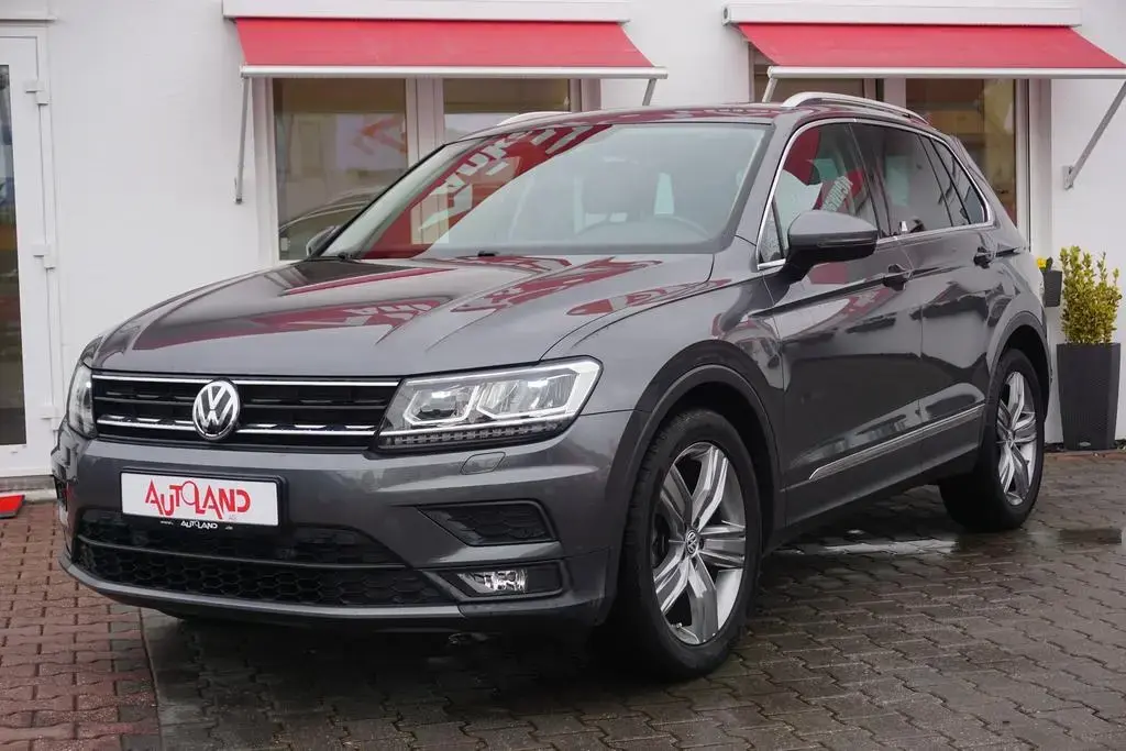 Main__Slider__Photo:Volkswagen Tiguan 1.4 TSI LED Panorama Standheizung PDC USB 04/2018-1