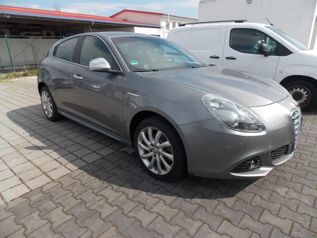 Main__Slider__Photo:Alfa Romeo Giulietta Turismo Automatik aus 1.Hand/HU NEU 01/2014-0