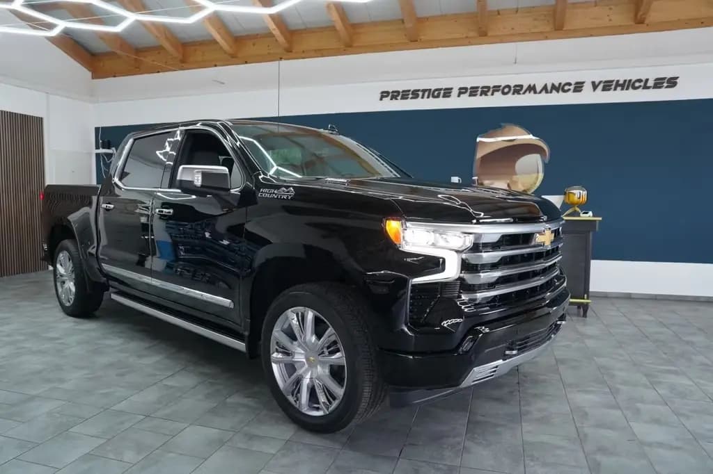 Main__Slider__Photo:Chevrolet Silverado MY 25 High Country Diesel null-0