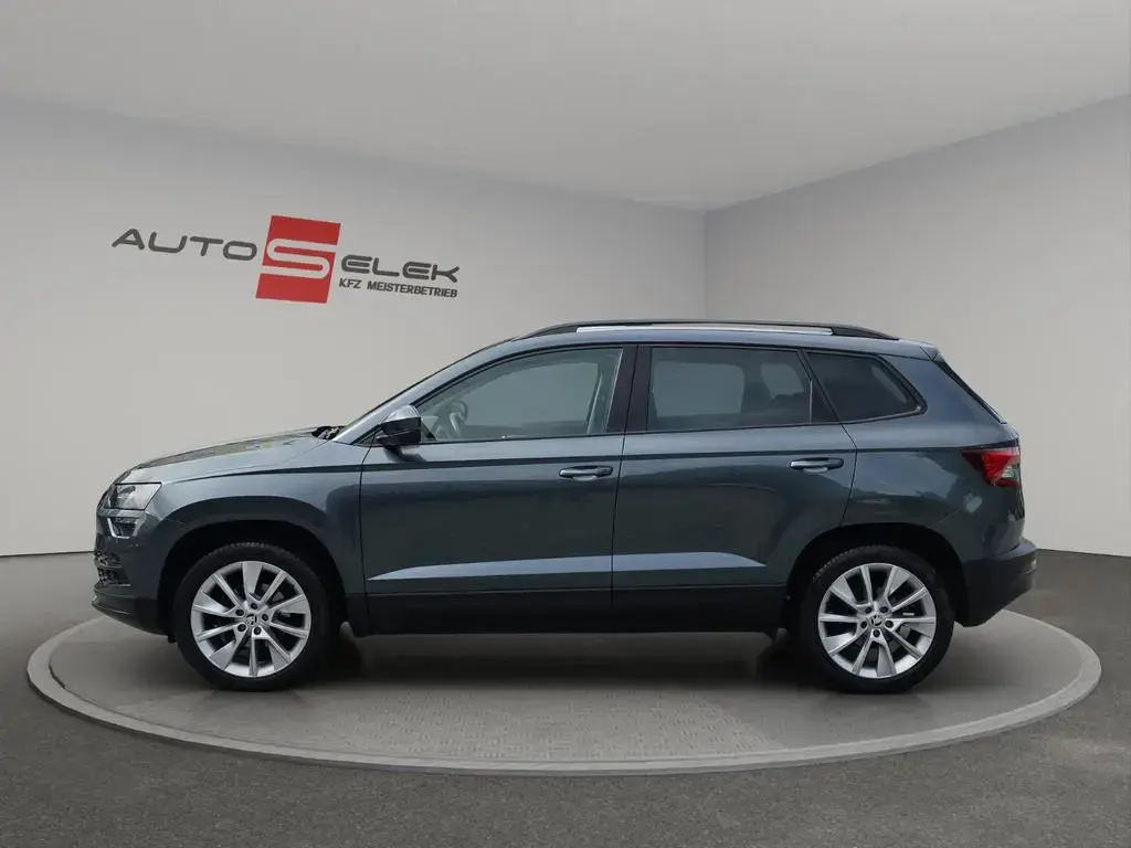 Main__Slider__Photo:Skoda Karoq Ambition Apple CarPlay 08/2019-1