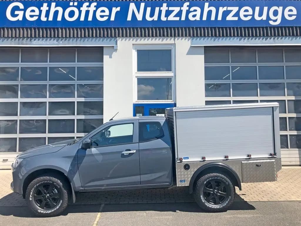 Main__Slider__Photo:Isuzu D-Max Space Cab LS AT mit Systemkoffer null-0