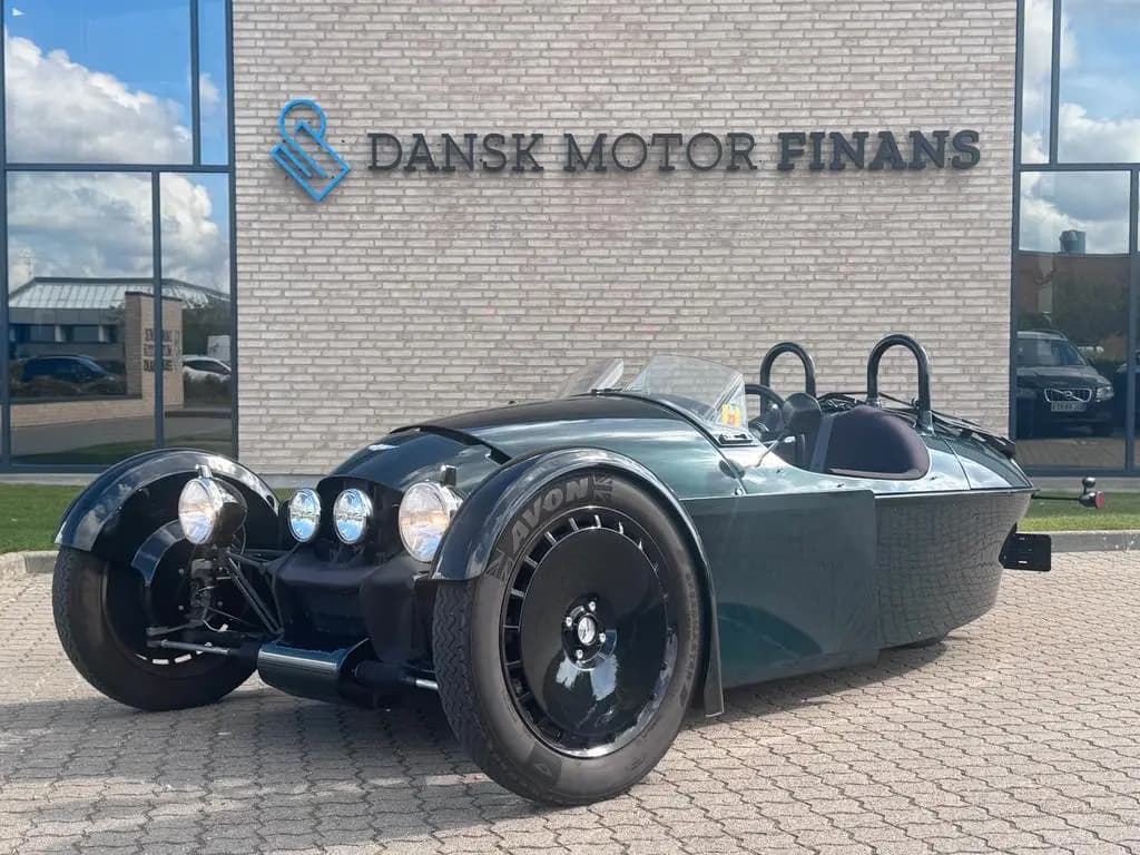 Main__Slider__Photo:Morgan 3 Wheeler - Sports Green Metallic 05/2023-0