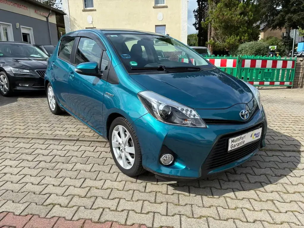 Main__Slider__Photo:Toyota Yaris Hybrid Club / Standheizung / Sitzh. 08/2012-1