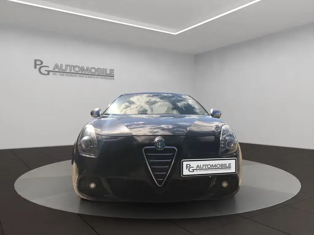 Main__Slider__Photo:Alfa Romeo Giulietta Turismo 1.4 06/2011-1