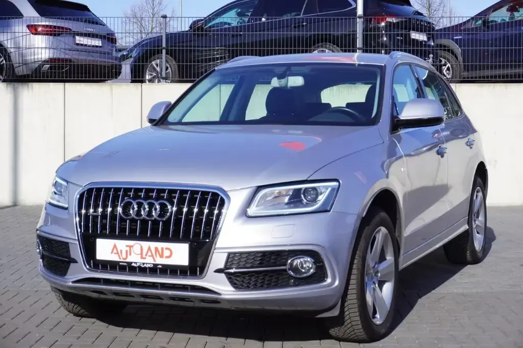 Main__Slider__Photo:Audi Q5 2.0 TDI quattro S-Line Bi-Xenon Navi AHK PDC 03/2017-1