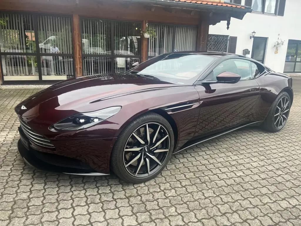Main__Slider__Photo:Aston Martin DB11 07/2017-0