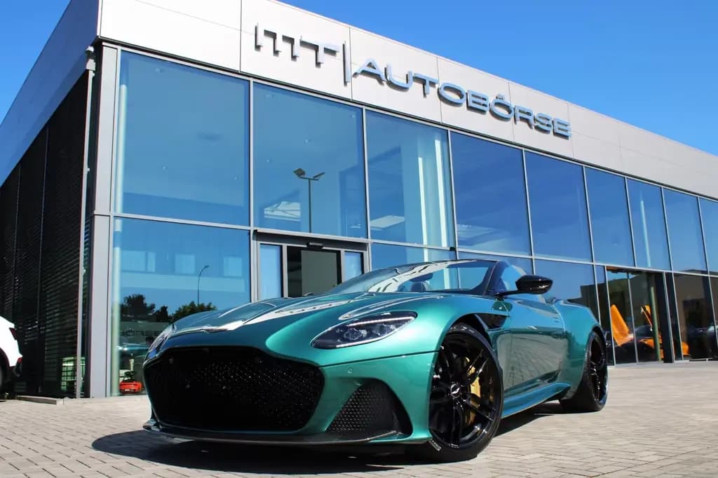 Main__Slider__Photo:Aston Martin DBS 5.2 V12 VOLANTE RACING GREEN! 03/2024-0