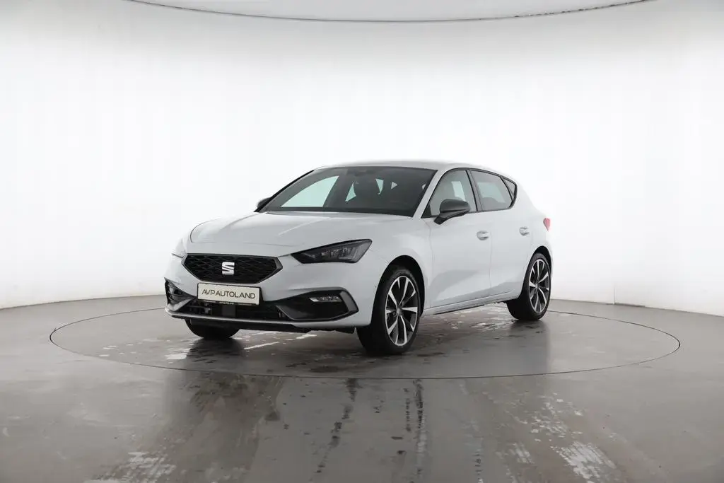 Main__Slider__Photo:Seat Leon 1.5 eTSI DSG FR | NAVI | ACC | LED | SITZH. 09/2025-1