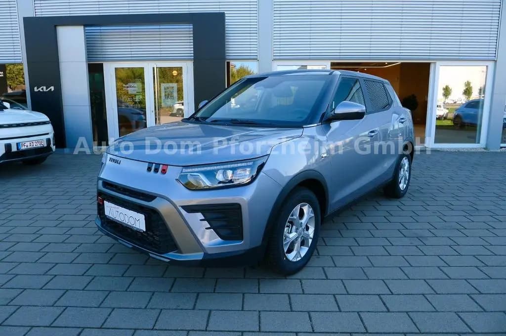 Main__Slider__Photo:KGM Tivoli 1,5T NOMAD /FWD/AT/KAMERA null-0