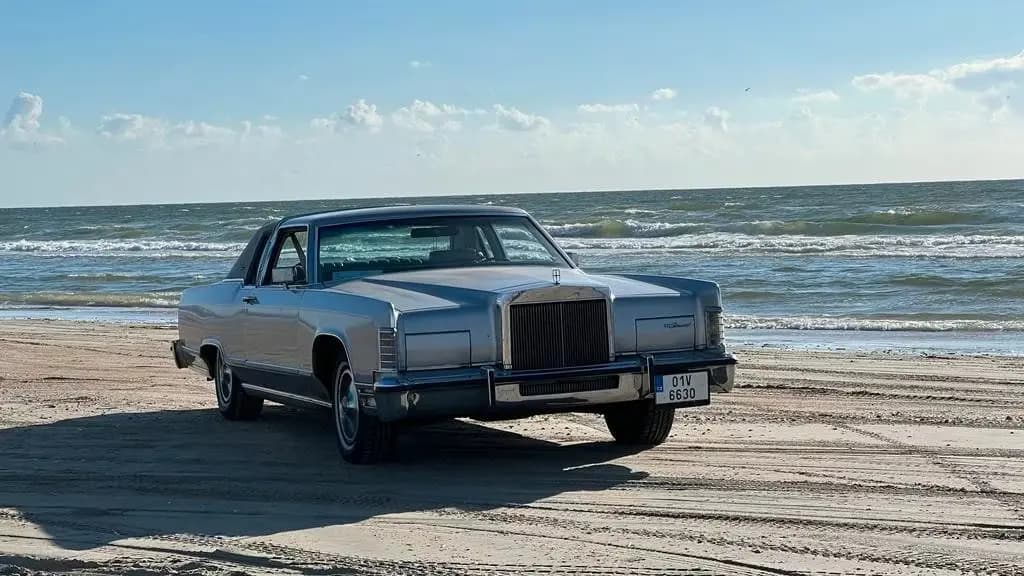 Main__Slider__Photo:Lincoln Continental Town Coupé 03/1979-0