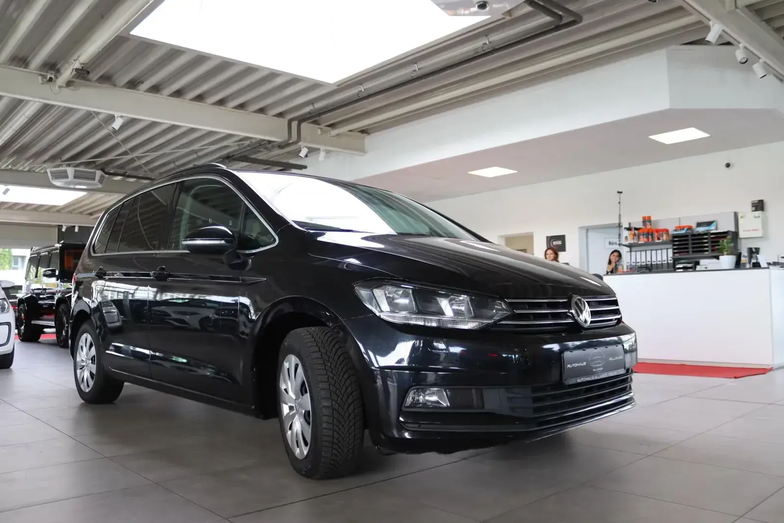 Main__Slider__Photo:Volkswagen Touran 08/2018-1