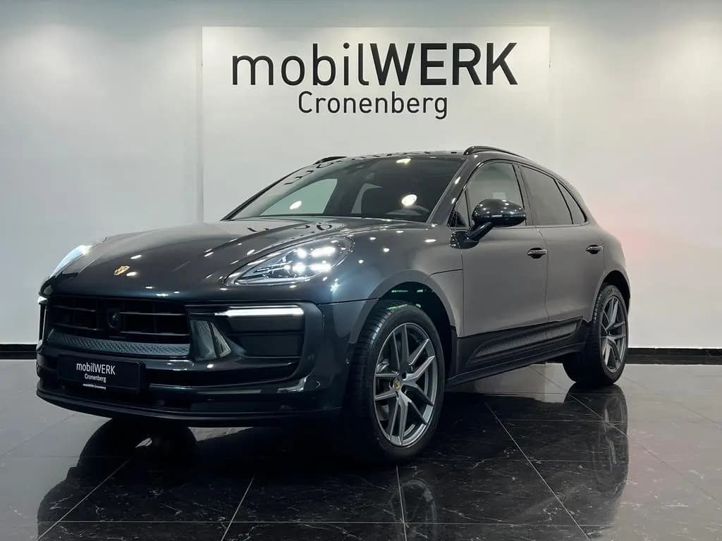 Main__Slider__Photo:Porsche Macan III PANO AHK PDLS+ Totwinkel ACC Kamera 10/2021-0