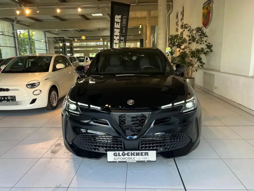 Main__Slider__Photo:Alfa Romeo Junior Ibrida 1.2 VGT 48V-Hybrid (100kW) Special 08/2025-1