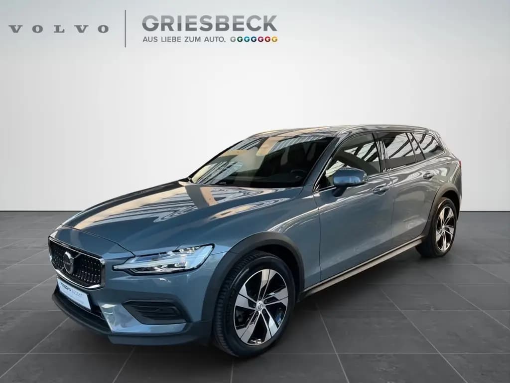 Main__Slider__Photo:Volvo V60 Cross Country Plus AHK ACC 03/2023-0