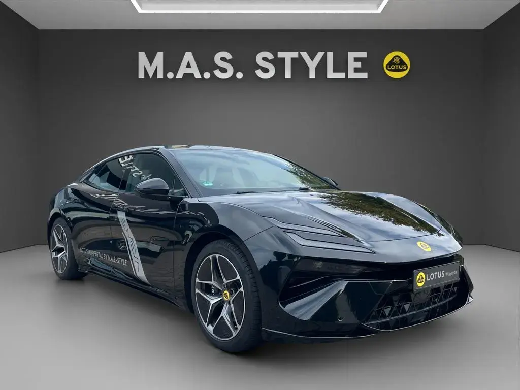 Main__Slider__Photo:Lotus Emeya Glasdach Autobahn Assistent 08/2025-1