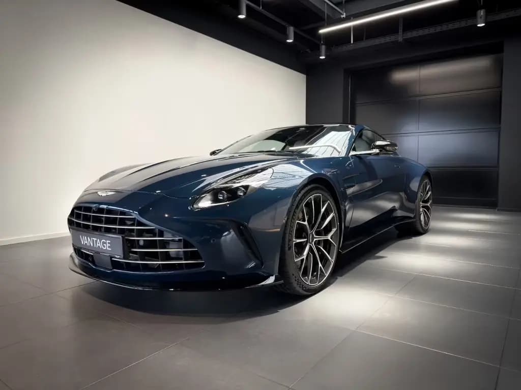 Main__Slider__Photo:Aston Martin V8 Vantage Vantage Coupé - Q Seychelles Blue - B&W null-0