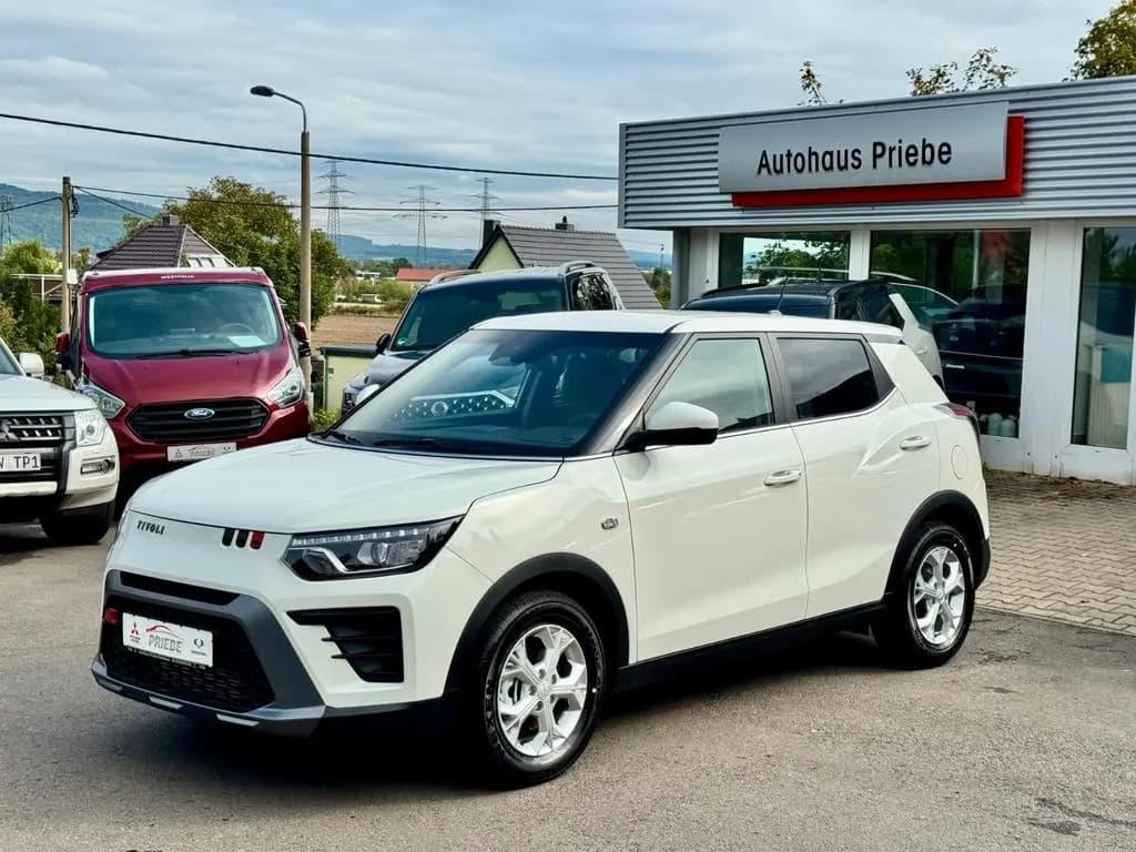 Main__Slider__Photo:KGM Tivoli 1.5 T Autom* Nomad*VIRT*APP*KAM*NAVI*ALU* null-0