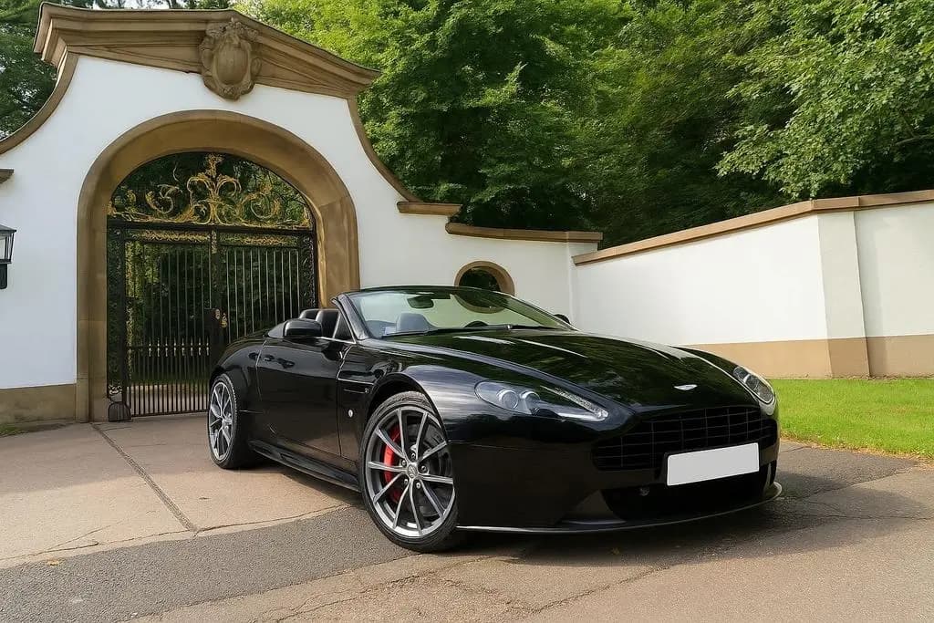 Main__Slider__Photo:Aston Martin V8 Vantage 1. Hand Garantie Haljahreswagen Zust. 11/2015-0