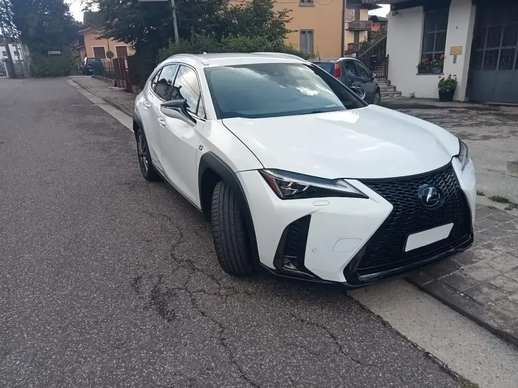 Main__Slider__Photo:Lexus UX Hybrid 4WD F Sport 05/2019-1