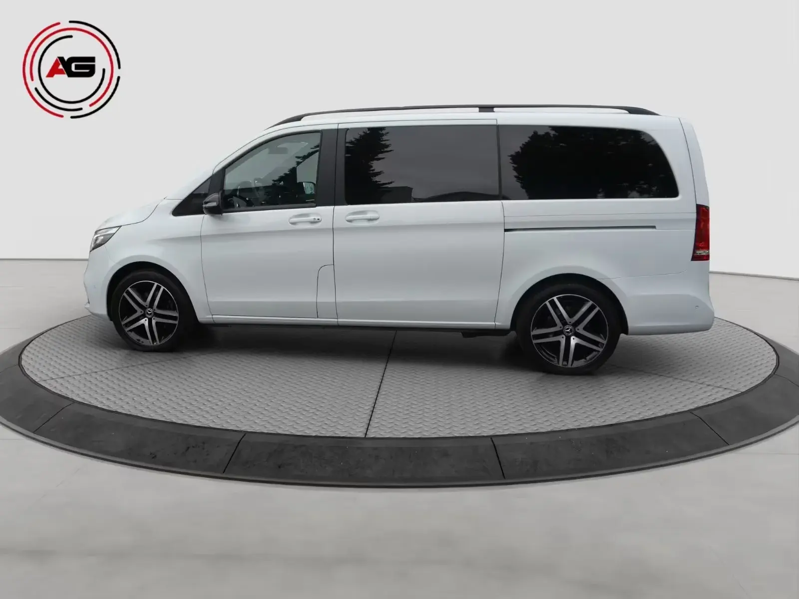 Main__Slider__Photo:Mercedes-Benz V-Class 250 04/2021-1