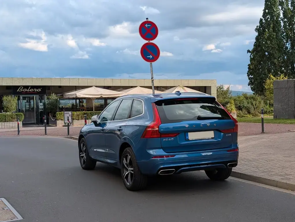 Main__Slider__Photo:Volvo XC60 D4 AWD R-Design, 1. Hand 12/2017-1