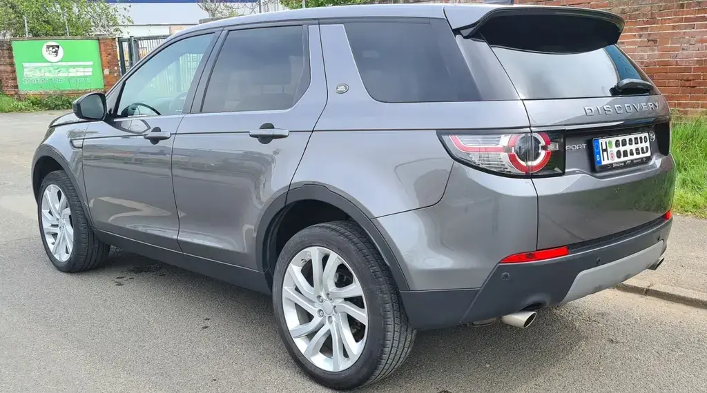 Main__Slider__Photo:Land Rover Discovery Sport TD4 132kW Automatik 4WD SE 09/2019-1