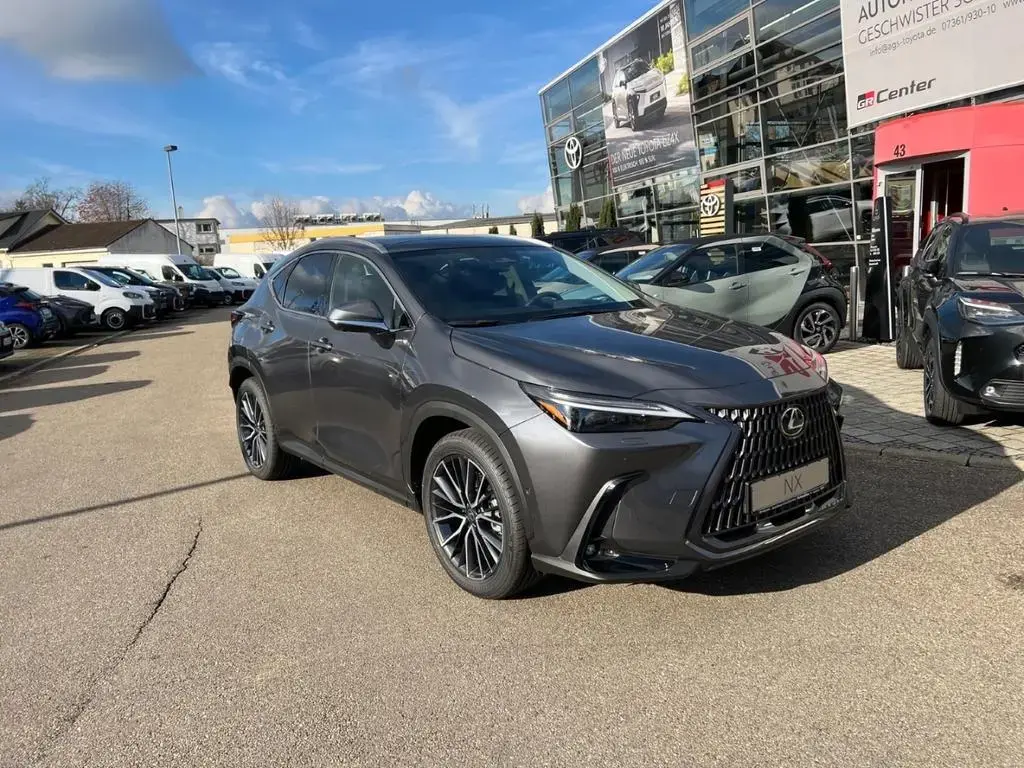 Main__Slider__Photo:Lexus NX 450h+ E-Four Luxury Panorama Mark Levinson MY 11/2025-1