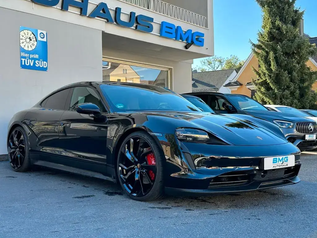 Main__Slider__Photo:Porsche Taycan ACC Perf.Batterie+ 22" Luftfeder Kamera 09/2021-1