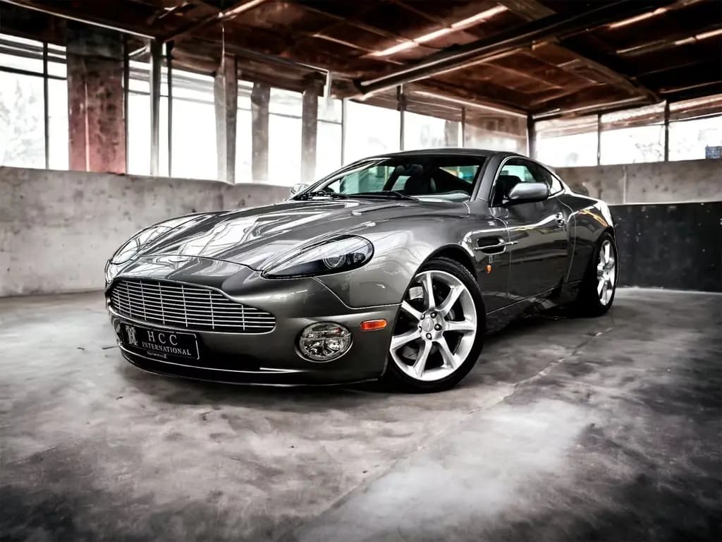 Main__Slider__Photo:Aston Martin Vanquish V12 1.Hand Sammler-Zustand + Garantie 07/2004-0