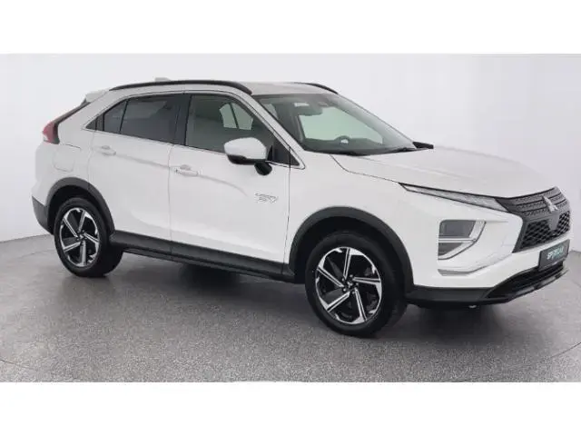 Main__Slider__Photo:Mitsubishi Eclipse Cross Basis Hybrid 4WD 2.4 MIVEC PHEV Ap 06/2022-1