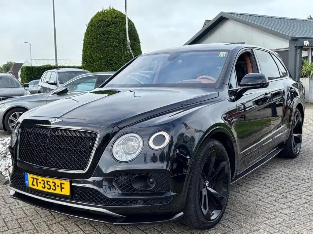 Main__Slider__Photo:Bentley Bentayga 6.0 W12 Mulliner 2018 Zwart Carbon Akra 05/2018-0