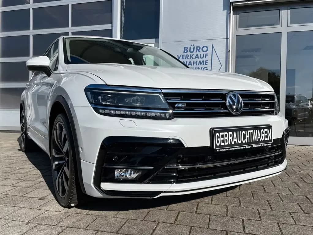 Main__Slider__Photo:Volkswagen Tiguan 2.0 TSI DSG 4M R-Line 2.HD NAV KAM AHK 12/2017-0