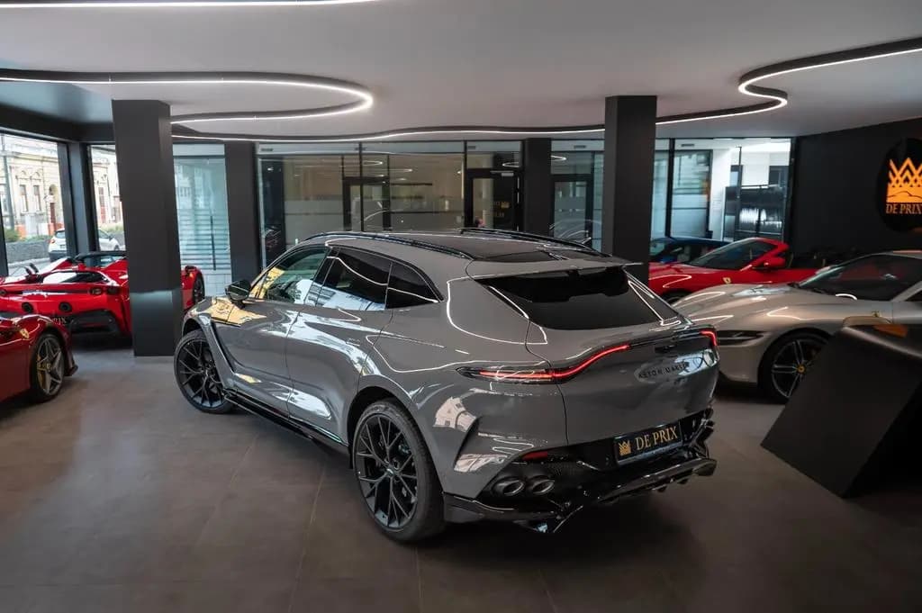 Main__Slider__Photo:Aston Martin DBX 707 China Gray, Gloss Black, AHK,SHZ, 10/2025-0