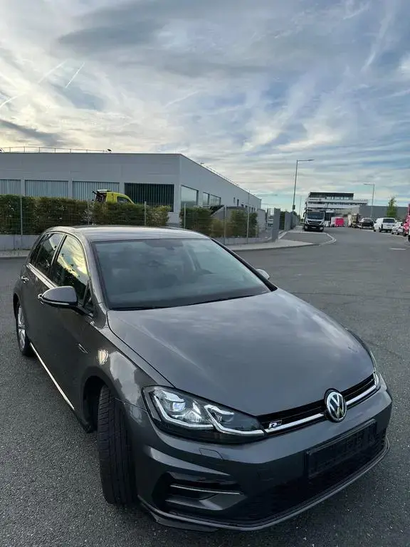 Main__Slider__Photo:Volkswagen Golf VII 1.5 TSI Highline R-LINE LED TÜV NEU 07/2019-1