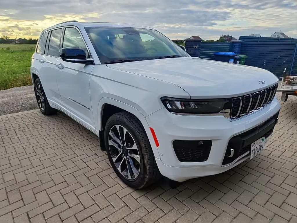 Main__Slider__Photo:Jeep Grand Cherokee Overland 06/2022-0