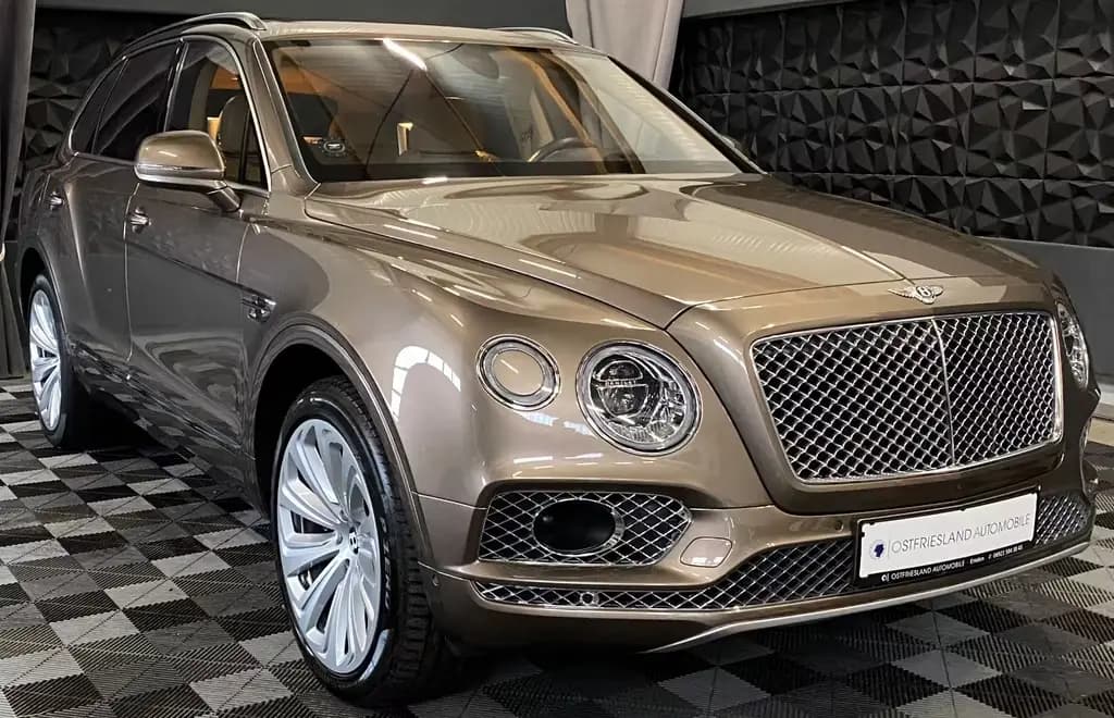 Main__Slider__Photo:Bentley Bentayga 6.0 W12 4WD Massagesitze, Pano,AHK 01/2017-0