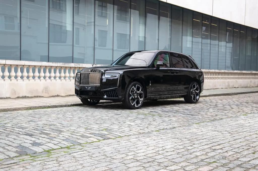 Main__Slider__Photo:Rolls-Royce Cullinan - BLACK BADGE TRIM 01/2026-0
