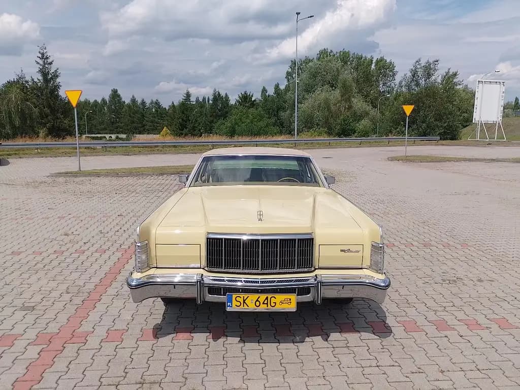 Main__Slider__Photo:Lincoln Continental Town Car 1975 02/1975-0