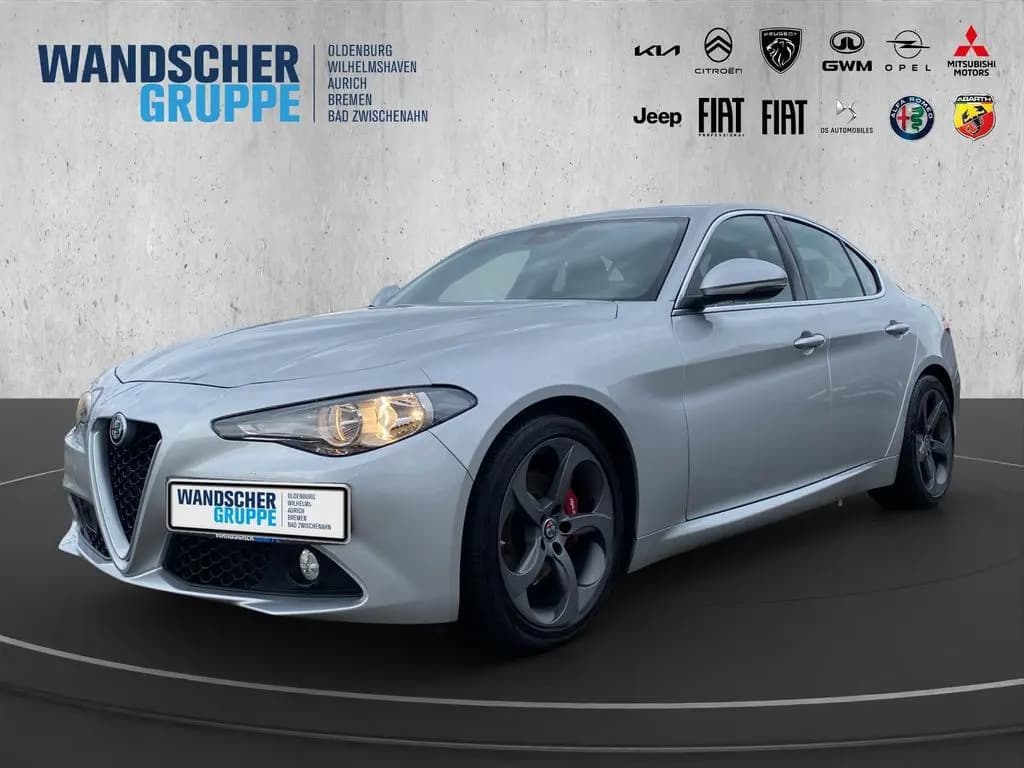 Main__Slider__Photo:Alfa Romeo Giulia 2.2 JTDM Super *AHK*Winterpaket*Navi* 08/2017-0