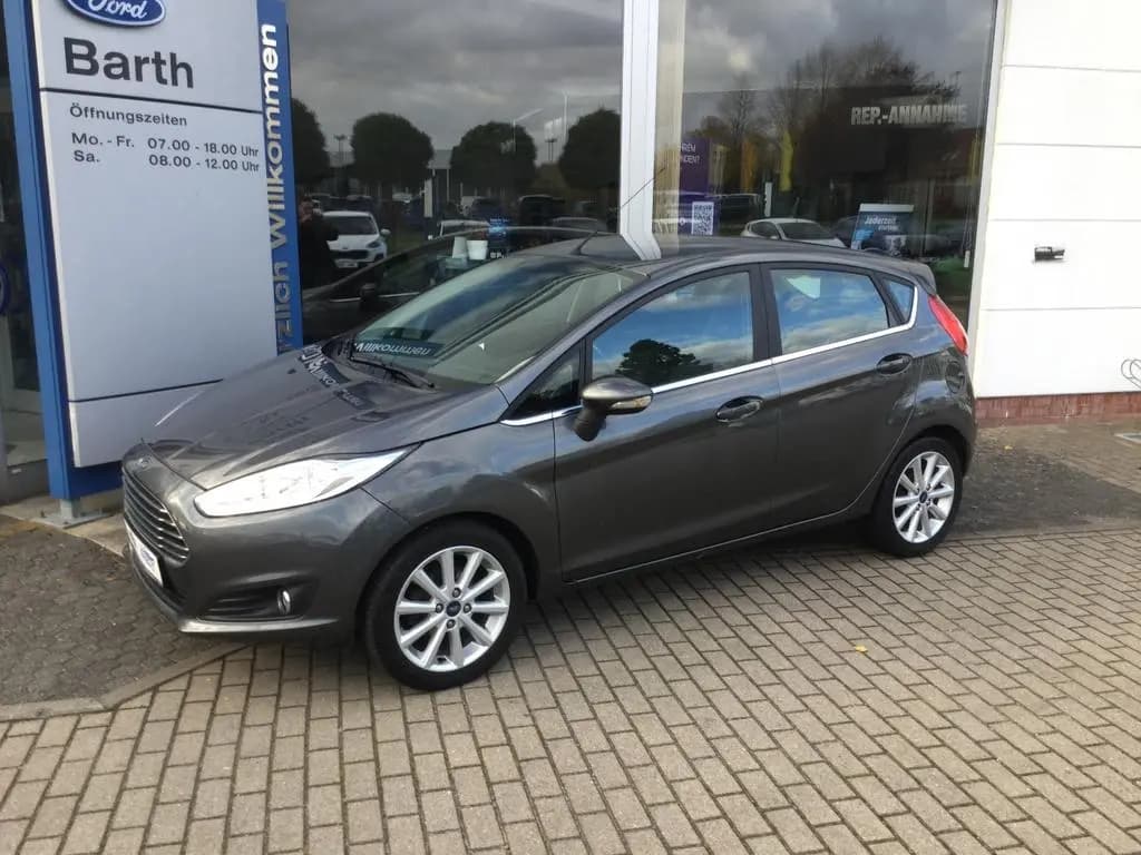 Main__Slider__Photo:Ford Fiesta 1.0 EcoBoost Titanium Fernlichtass. LM 06/2017-0