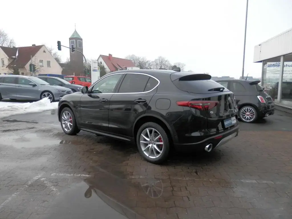 Main__Slider__Photo:Alfa Romeo Stelvio Super Q4/erst54443km/Garantie 01/2018-1