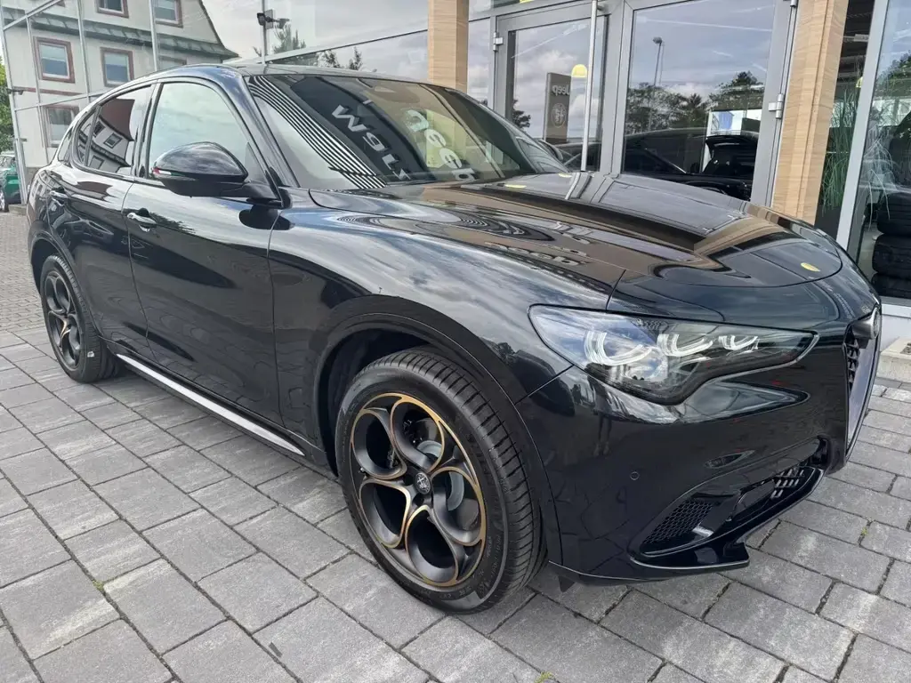 Main__Slider__Photo:Alfa Romeo Stelvio Intensa Q4 Technopaket AHK-el. Navi Lede 02/2026-1