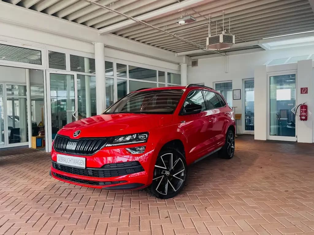 Main__Slider__Photo:Skoda Karoq Sportline-Kamera-SitzheizungVo/Hi-scheckh. 07/2021-0